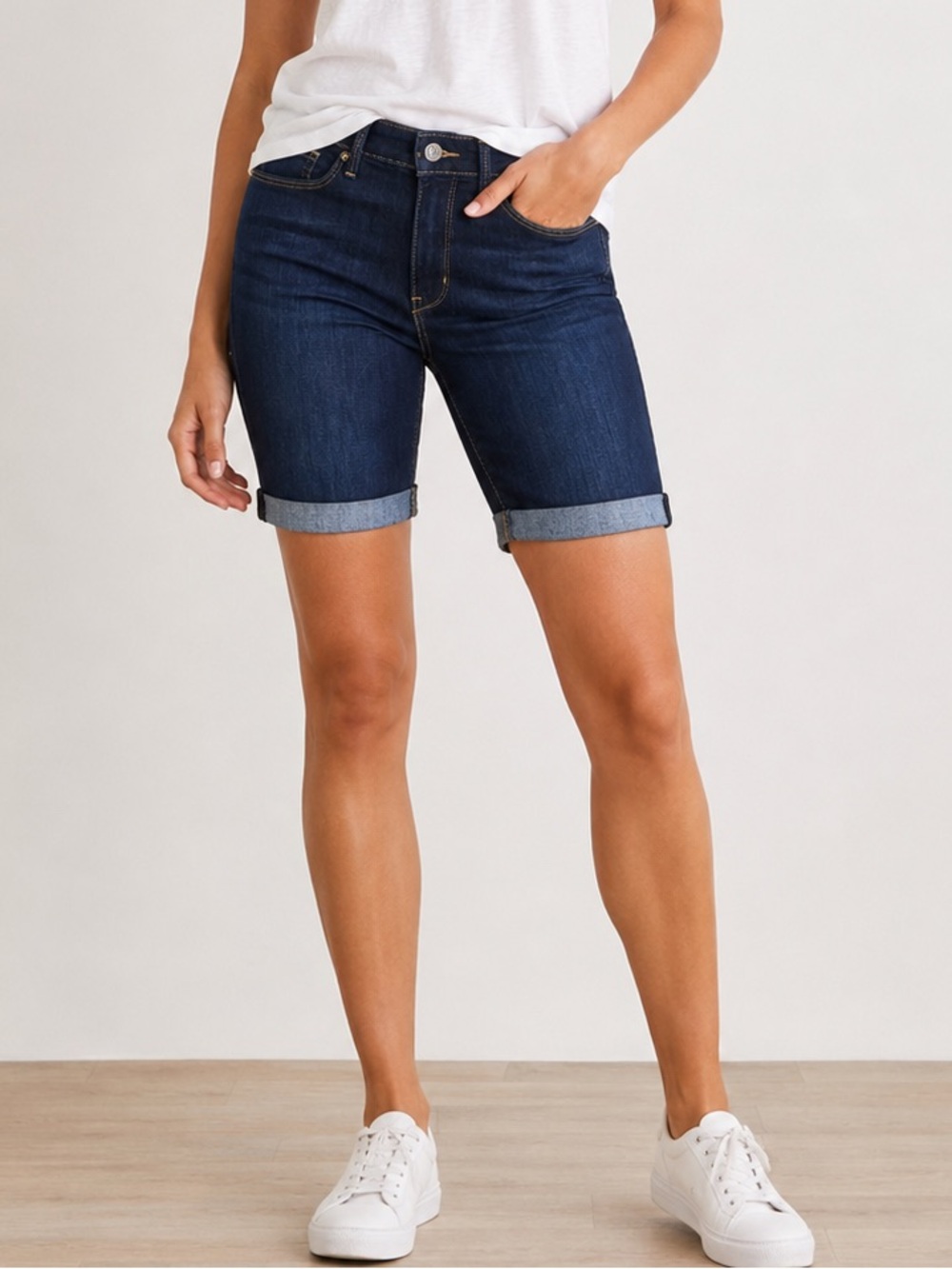 NWT Levi Strauss Signature‎ Gold Mid Rise Bermuda Shorts Dark Wash Size 10 W30